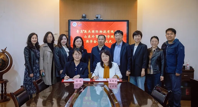 暖暖愛(ài)心   點(diǎn)燃未來(lái)之光